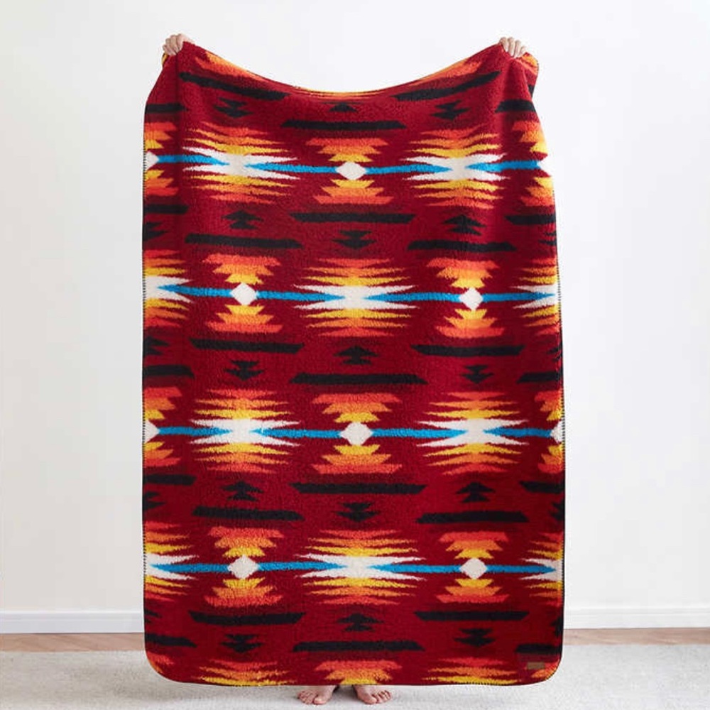 Pendleton Sherpa Fleece Throw Short Sands Red - Picture 2 of 3